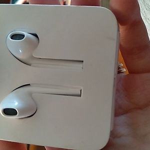 Apple ear buds